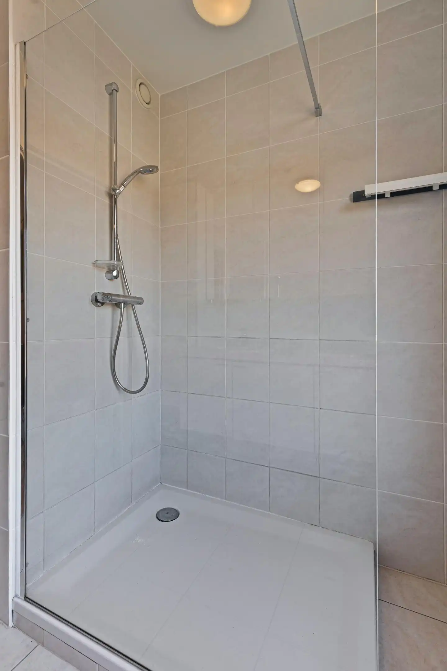 Lichtrijk appartement met terras nabij Damse Vaart te Brugge foto 12