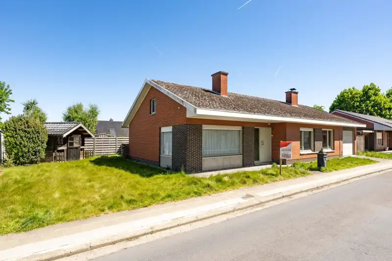Alleenstaande gelijkvloerse woning met tuin, 3 slaapkamers en inpandige garage centrum wakken TE KOOP foto 2