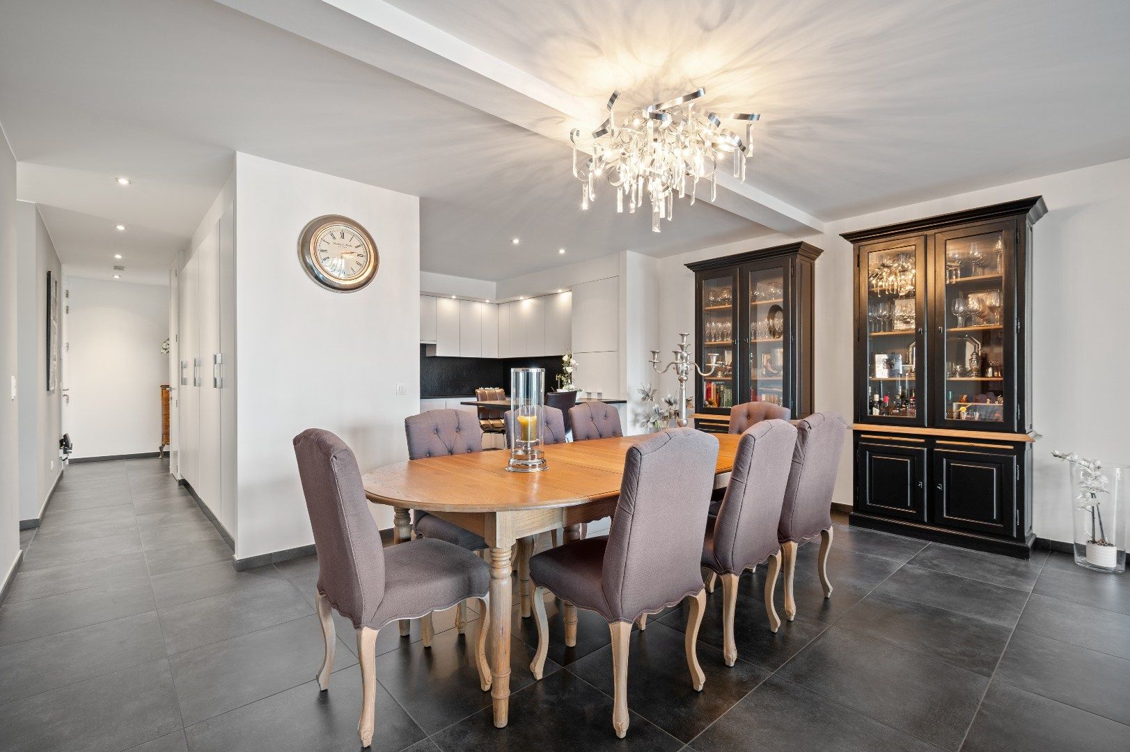 Instapklare, moderne penthouse op de Grote Markt in Tienen foto 8