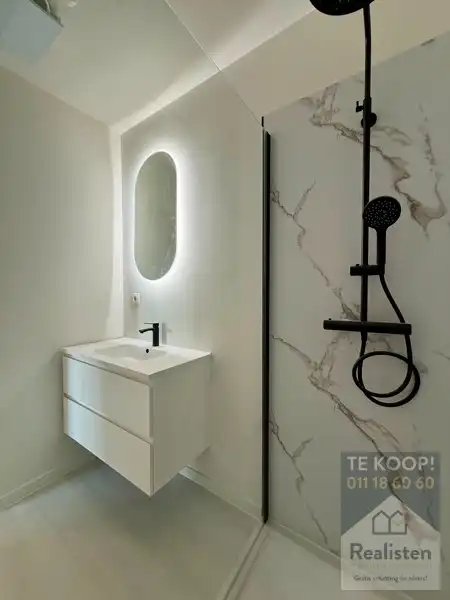 Totaal vernieuwd 2 slaapkamerappartement in hartje Hasselt foto 17