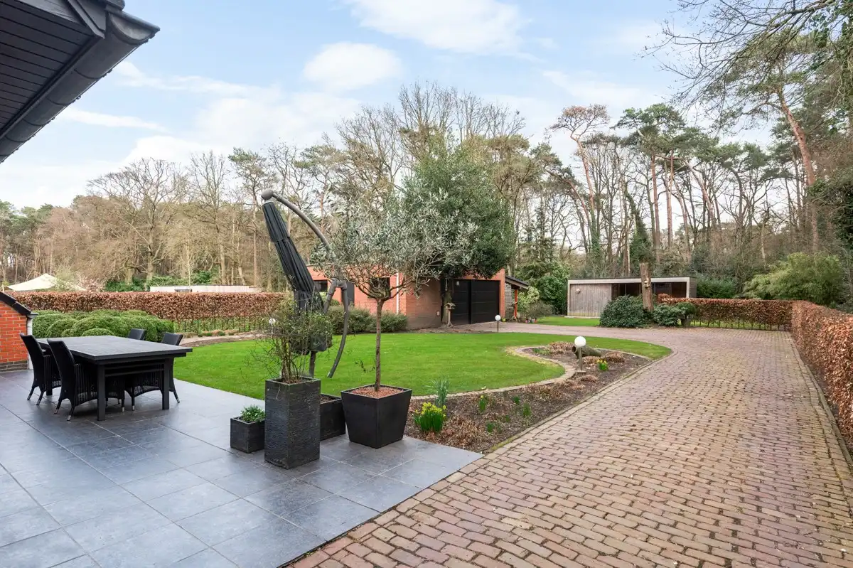 Een verrassend ruim familiehuis op 1135 m² met mogelijks 5 slaapkamers! foto 4