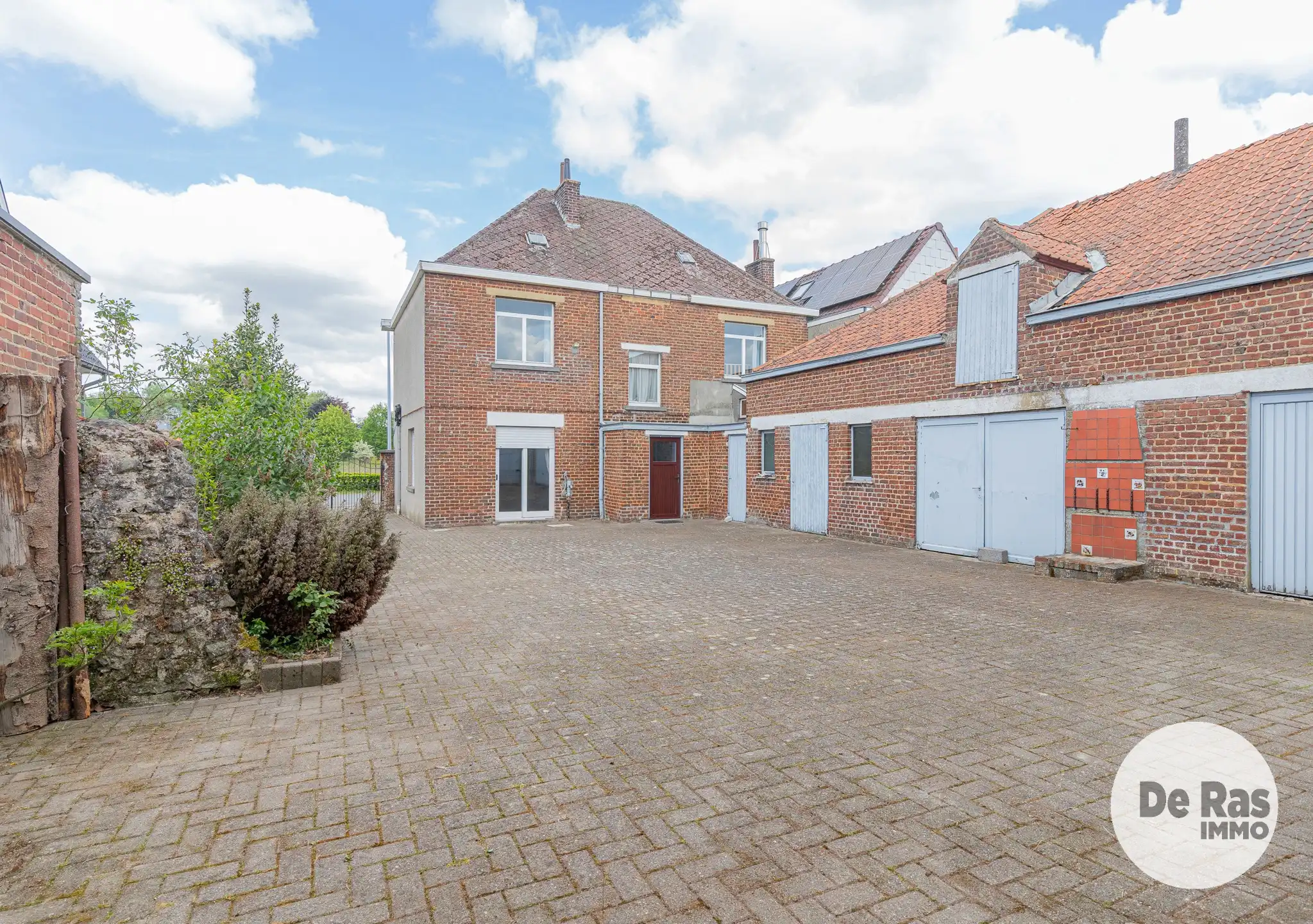 BURST - Te renoveren woning met tal van mogelijkheden foto 3