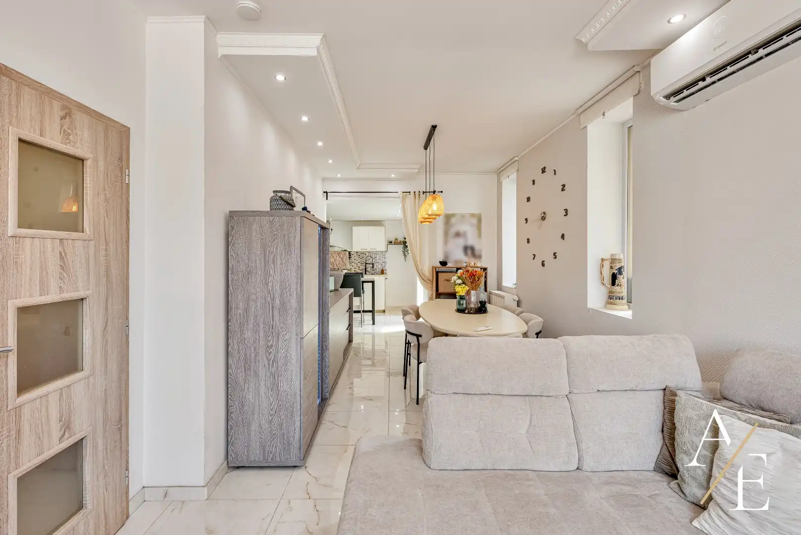 WETTEREN-Instapklare woning met 3 of 5 slpks, én garage! foto {{pictureIndex}}
