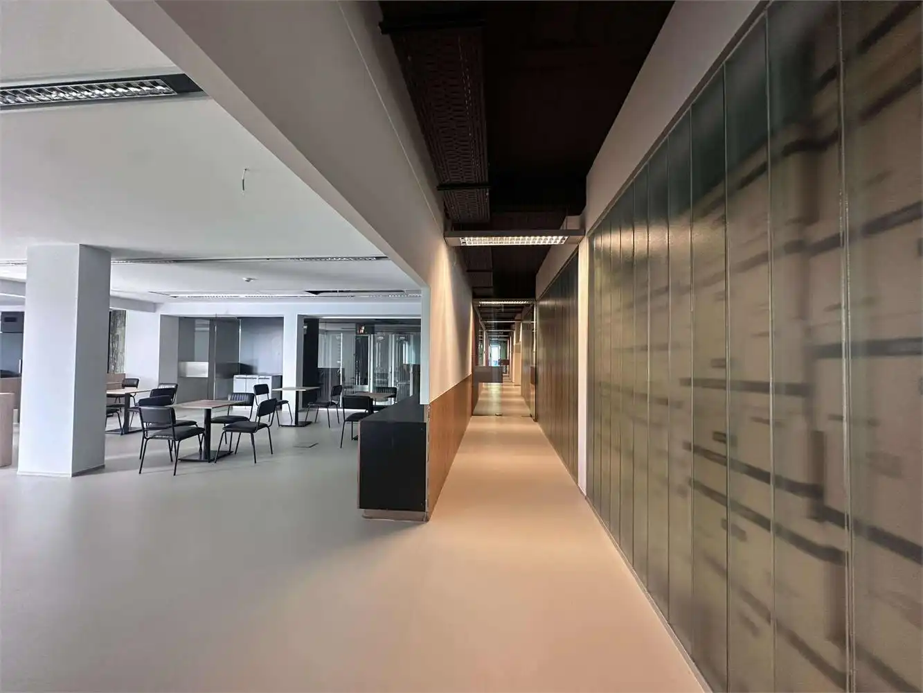 UNIEKE KANTOREN MET PARKING EN VERSCHILLENDE OPPERVLAKTES foto 5