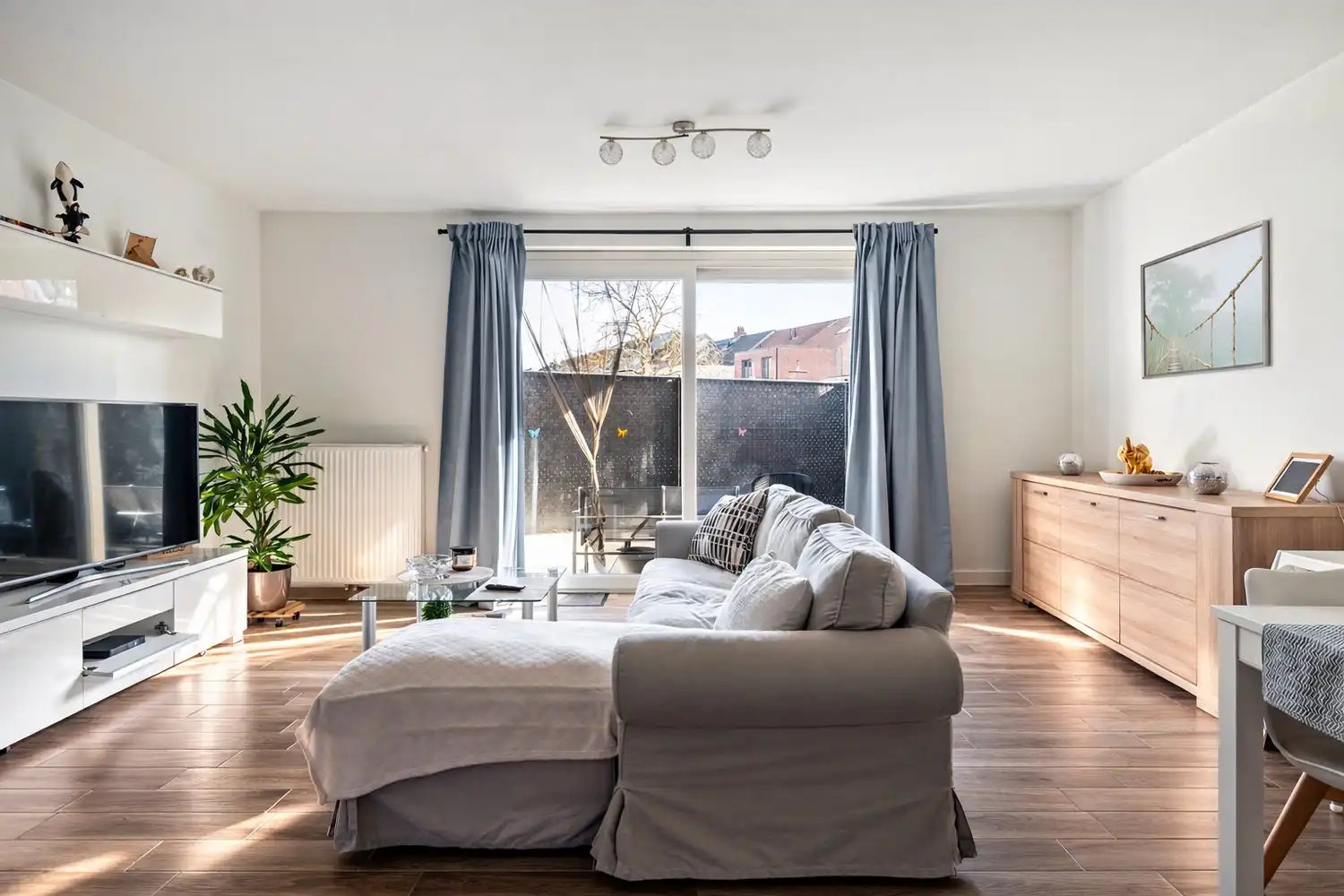 Instapklaar appartement met 2 slaapkamers en zonnig terras! foto {{pictureIndex}}