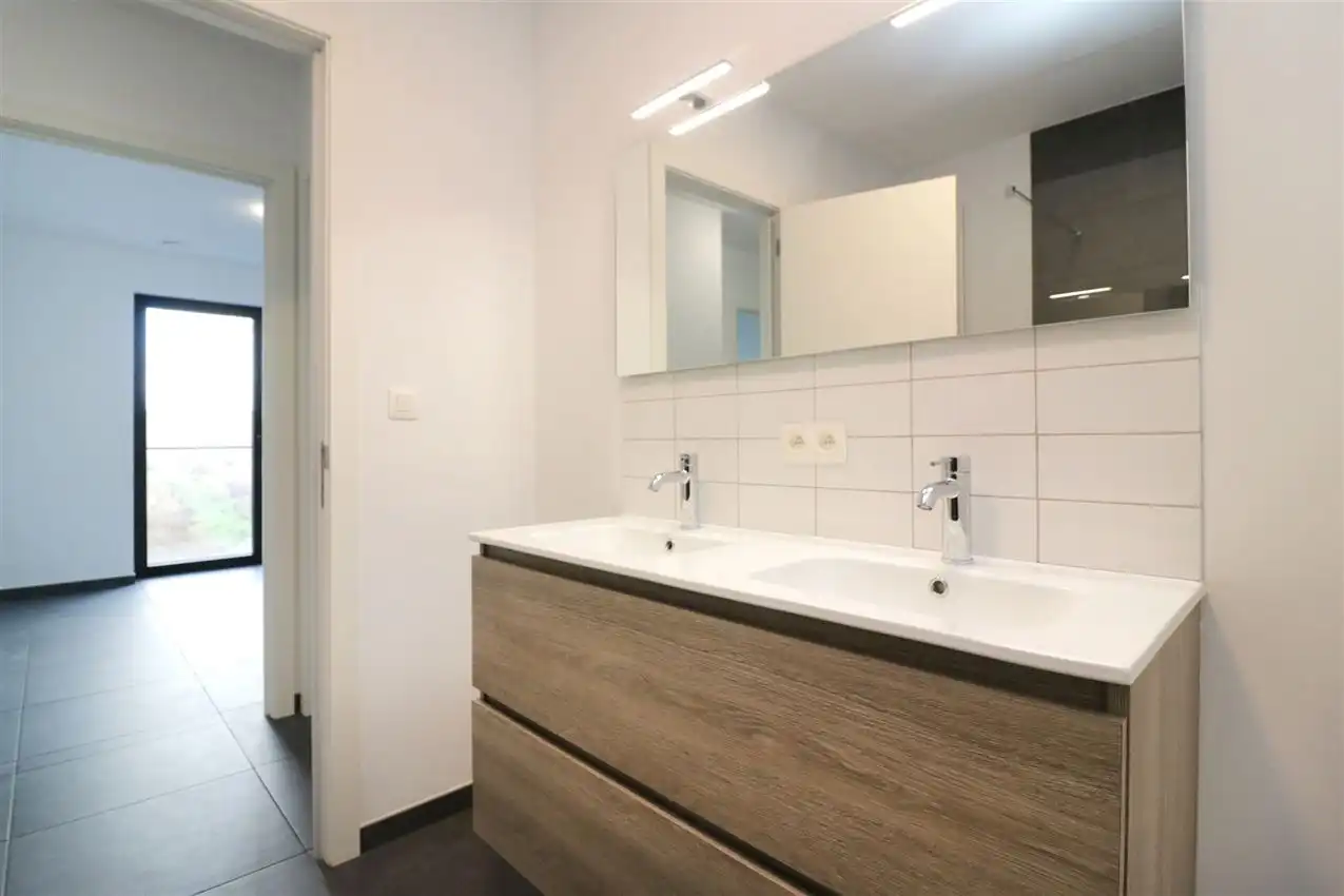 Zonnig appartement, zuidterras, twee slpk, autostaanplaats op gunstige locatie foto 27