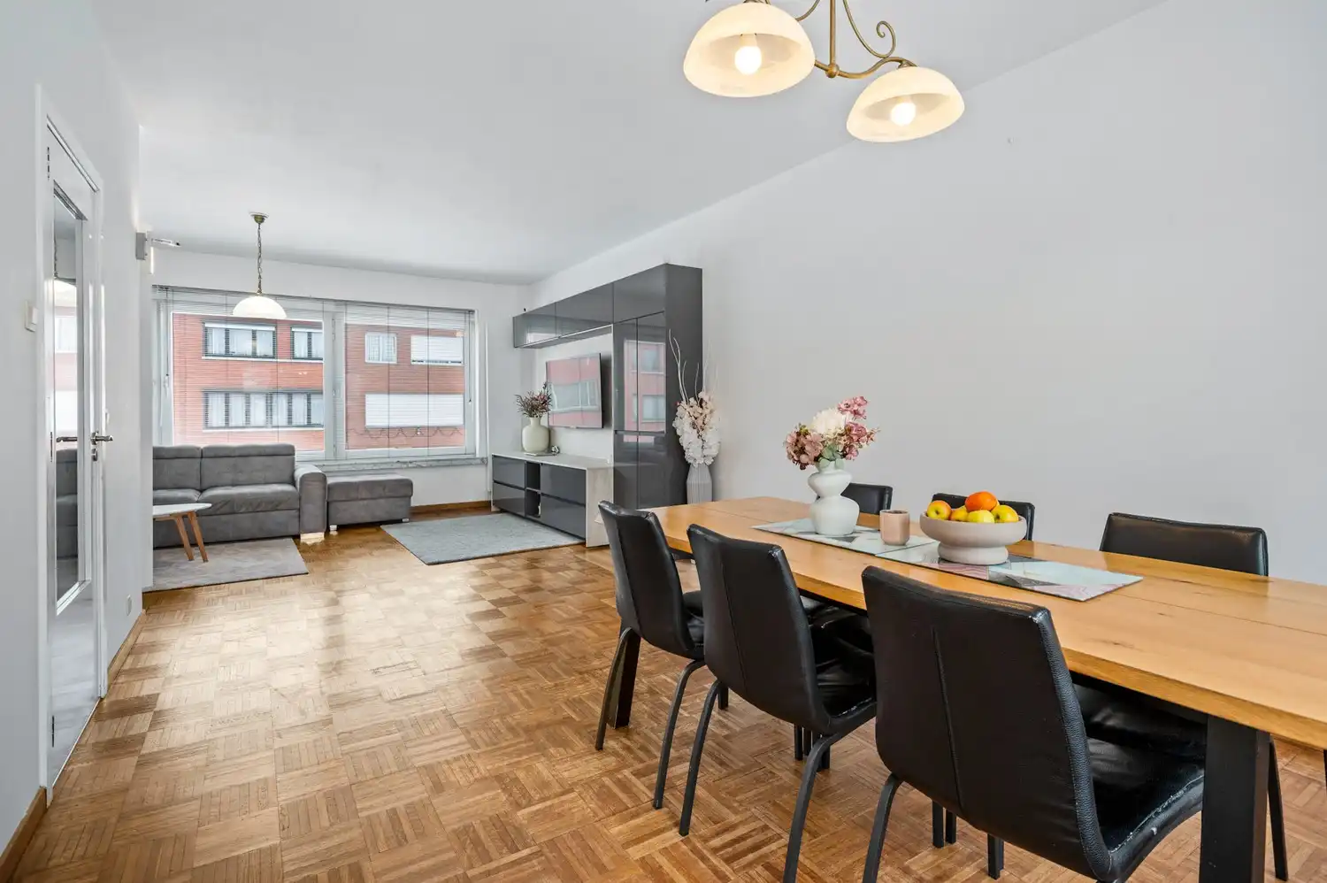 Ruime grotendeels gerenoveerde belétage met 3 slaapkamers, tuin en garage met oprit in Kapellen foto 6