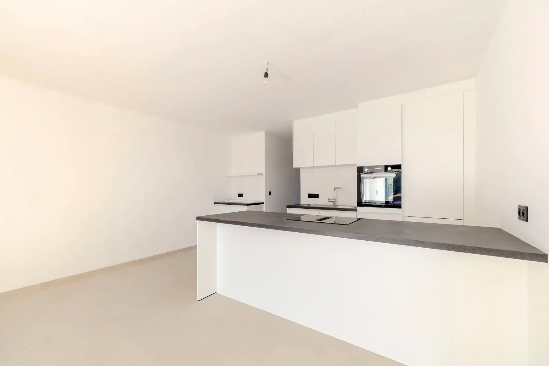 Gerenoveerde woning met 3 slpks, tuin en garage foto 5
