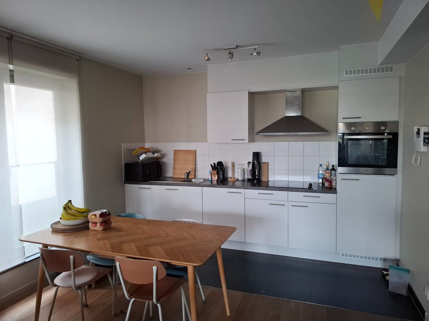 Stijlvol appartement met terras en autostaanplaats foto {{pictureIndex}}