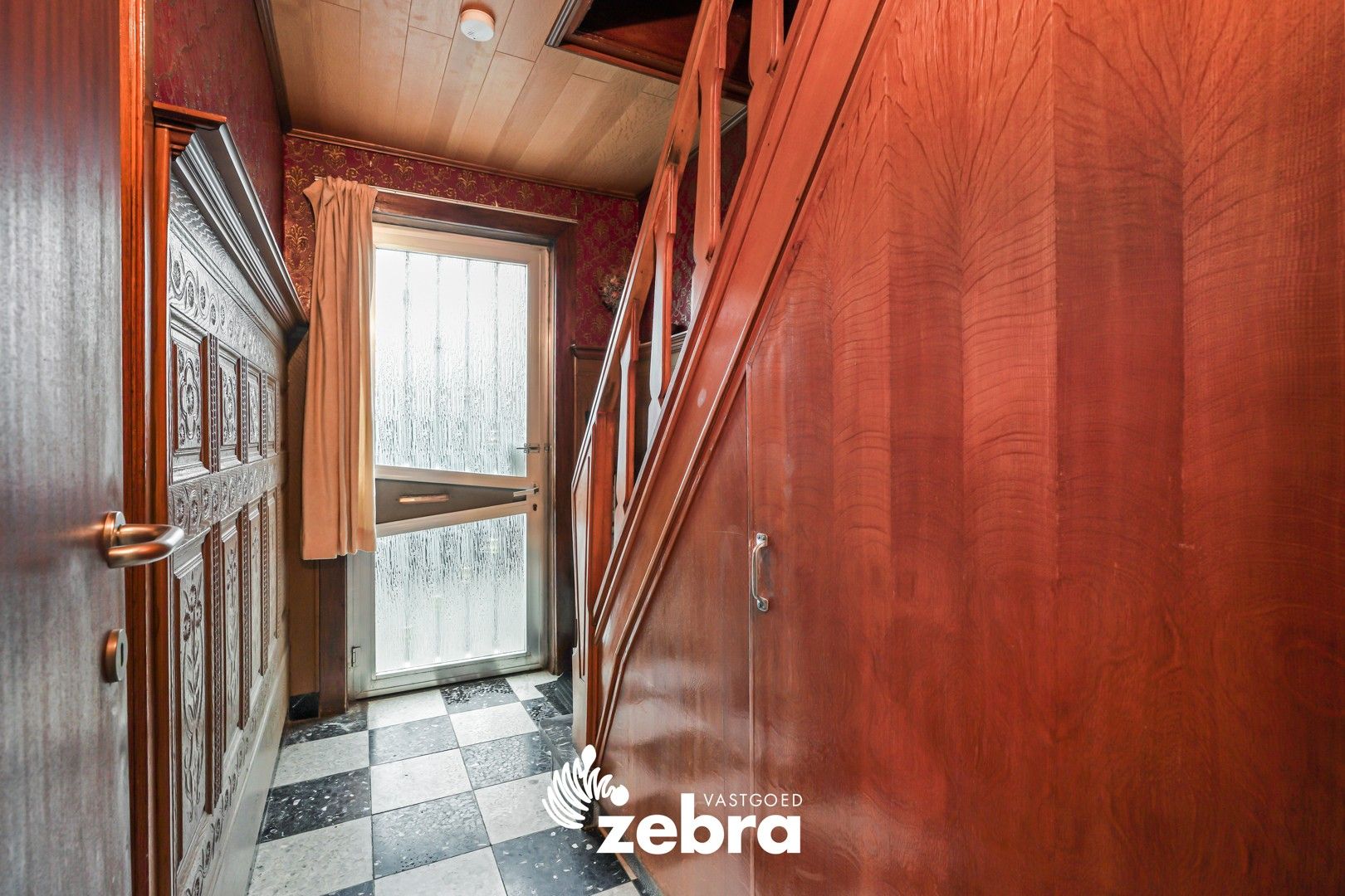 Te renoveren stadswoning met aparte garage in centrum Tielt. foto 2