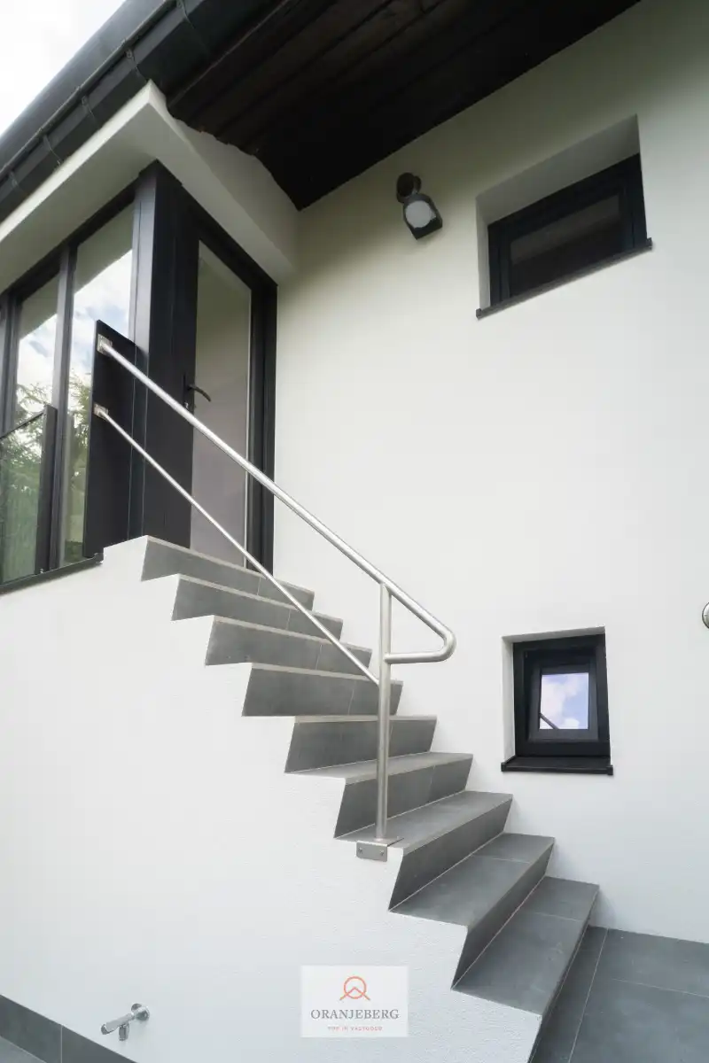 Uitmuntend gelegen gerenoveerde woning ! foto 9