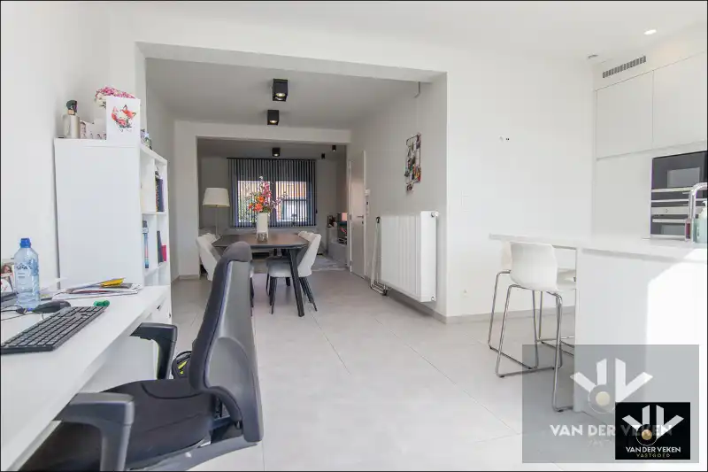 Volledig gerenoveerde en instapklare woning met gezellige stadstuin foto 7