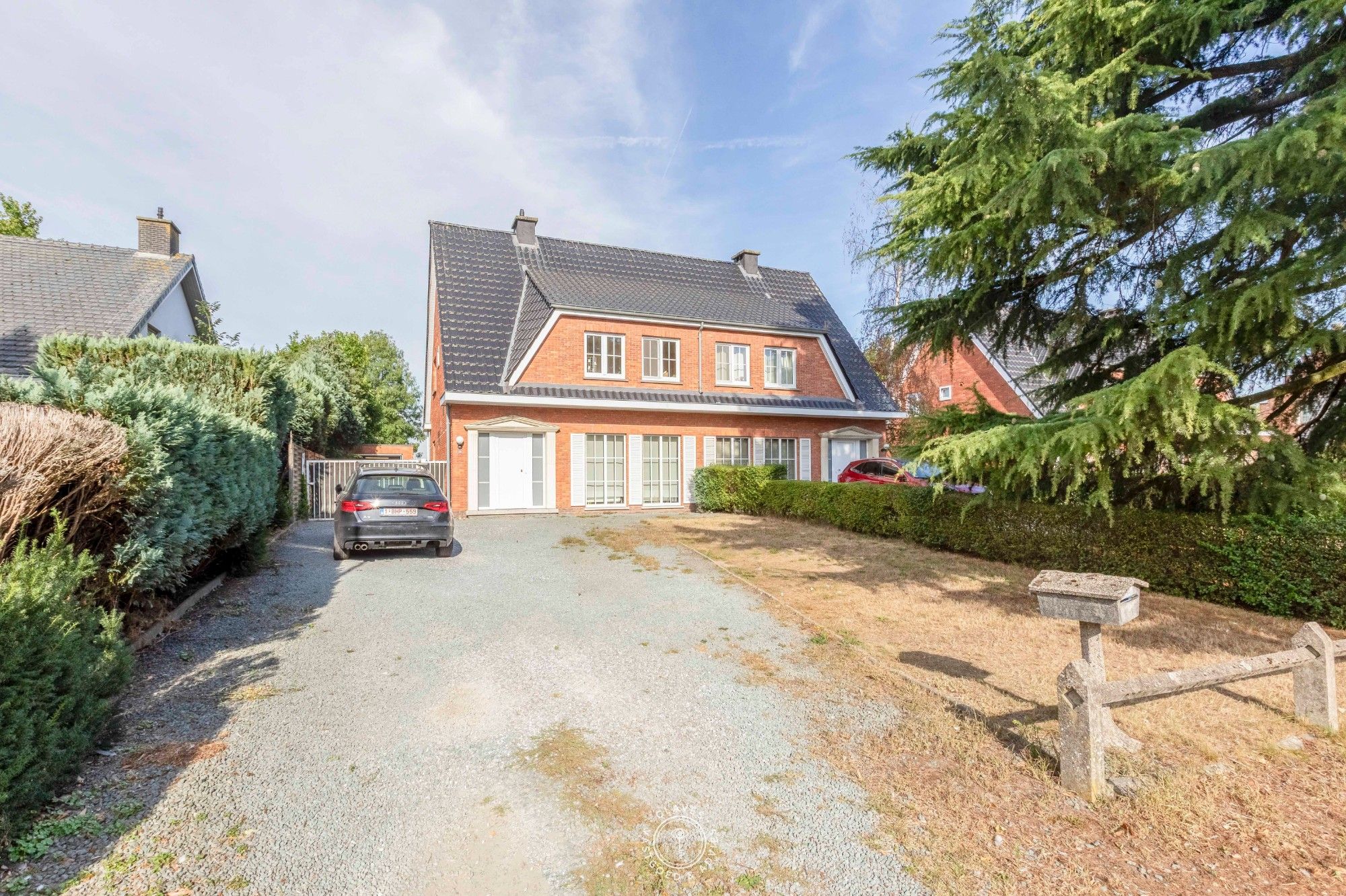 Charmante halfopen woning met lange oprit en zonnige tuin foto 17