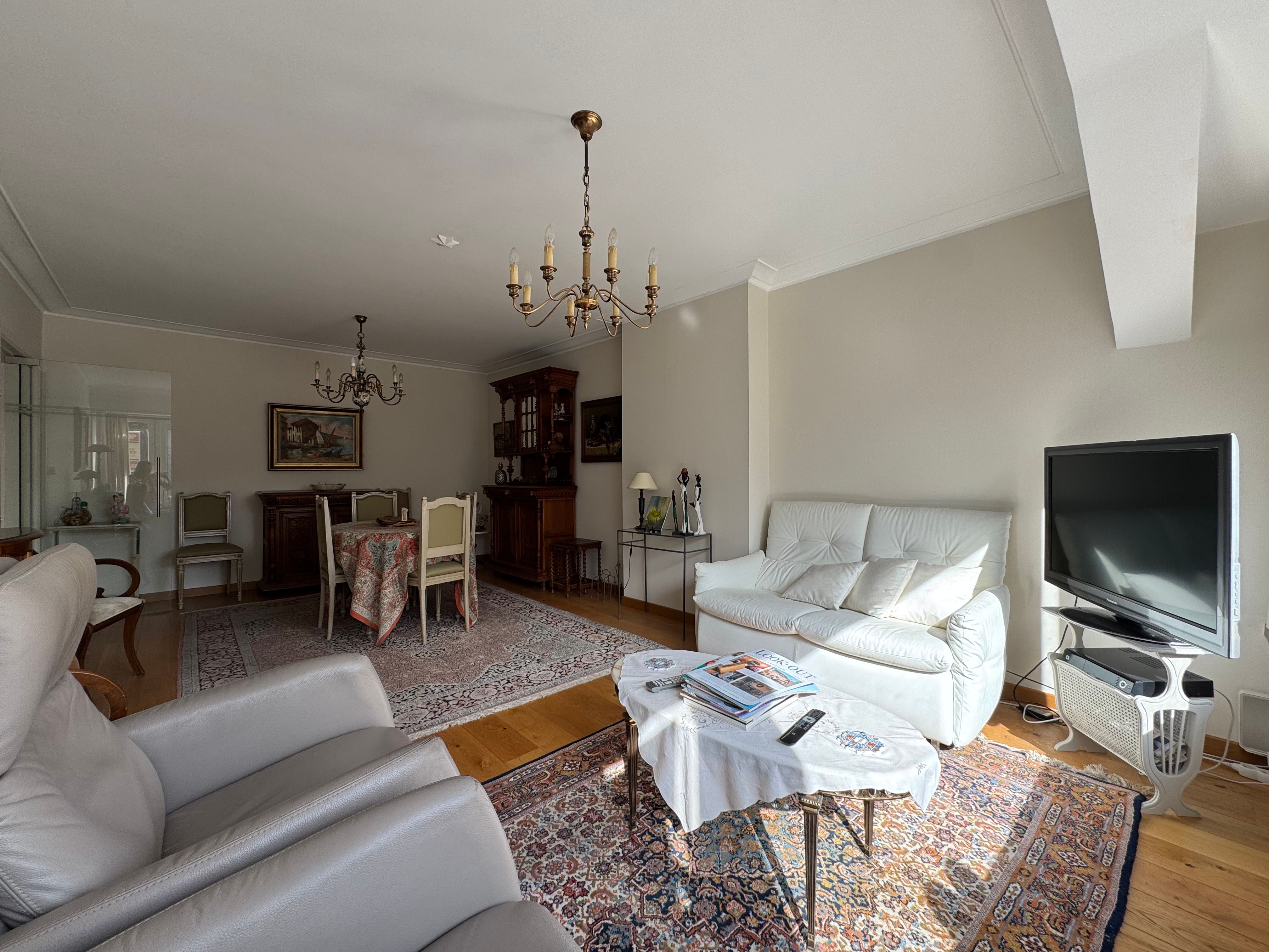 Lichtrijk appartement met uitzicht op het groen & nabij centrum foto 6