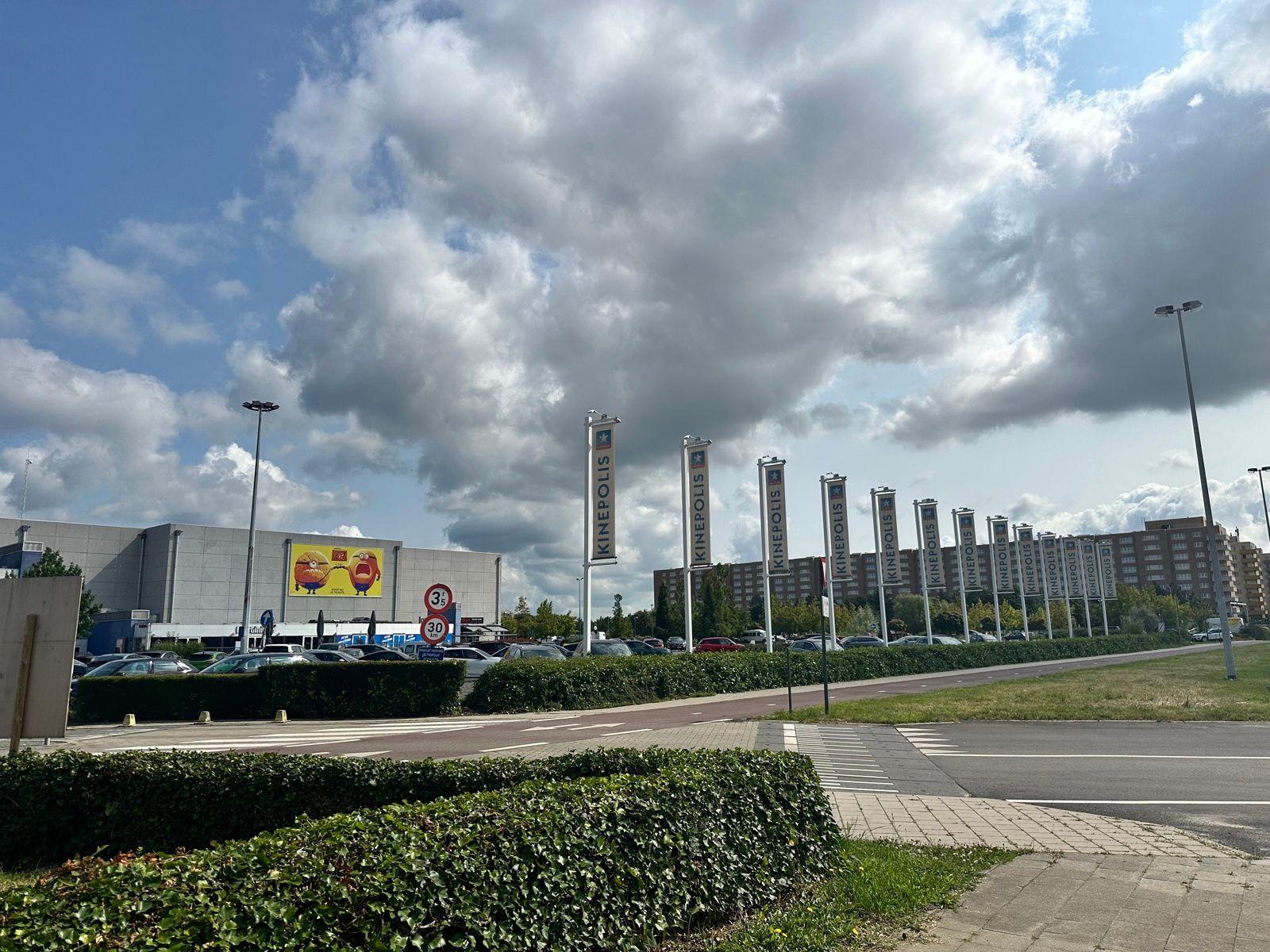 Zichtbare horecalocatie naast Kinepolis Antwerpen foto 3