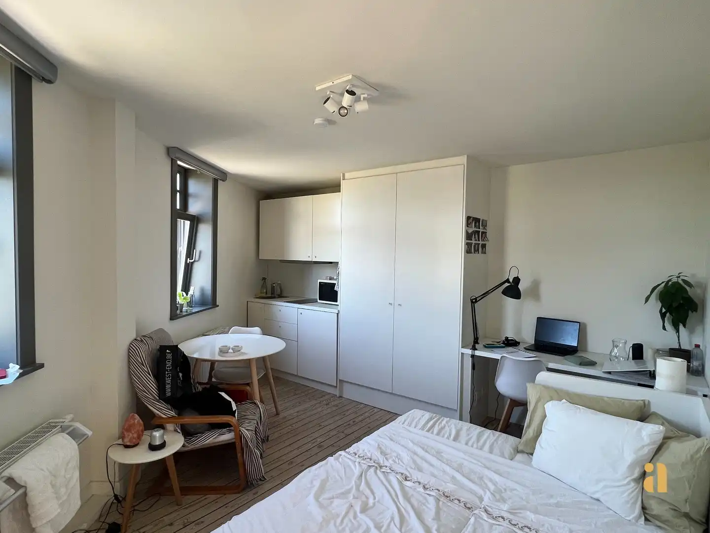 Bemeubelde studio met zicht op Baudelopark en Leie! foto 2