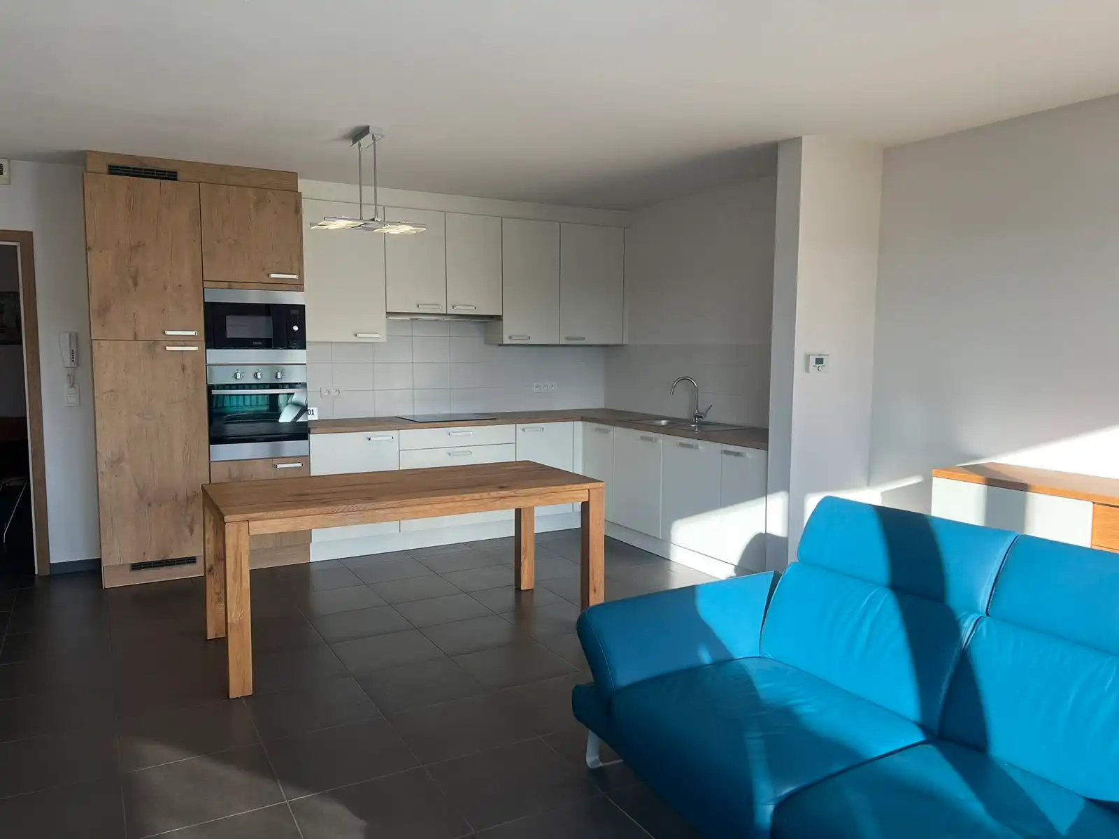 Ruim instapklaar 2 slaapkamer-appartement. foto 2