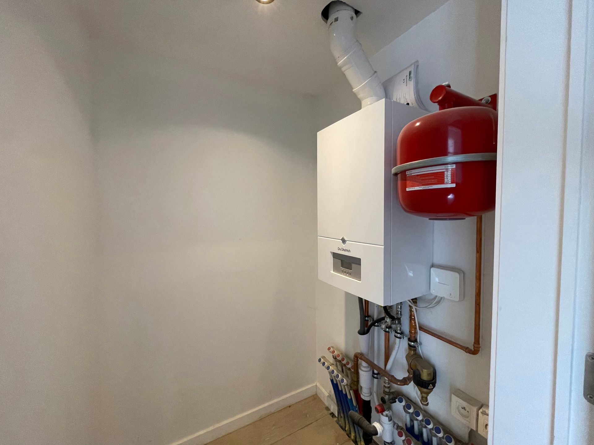 Vernieuwd 2-slpk appartement met tuin in centrum Herzele foto 12