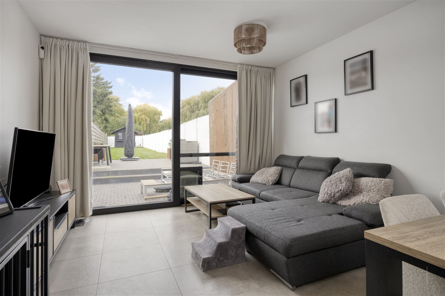 Totaal gerenoveerde woning met tuin foto 6