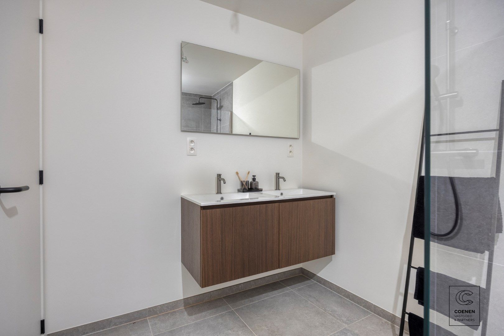 Charmant, volledig gerenoveerde woning met 2 slaapkamers te Turnhout! foto 13