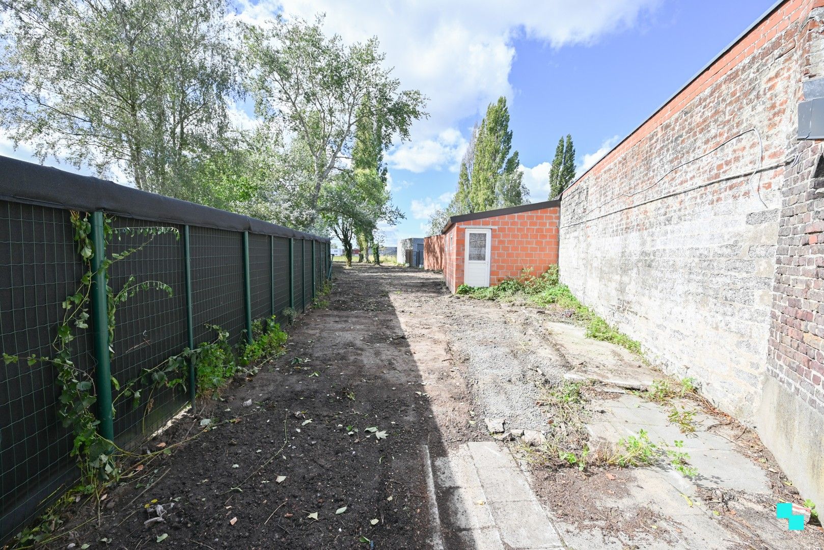 Te renoveren eengezinswoning gelegen op een perceel van ca. 300 m² foto 2