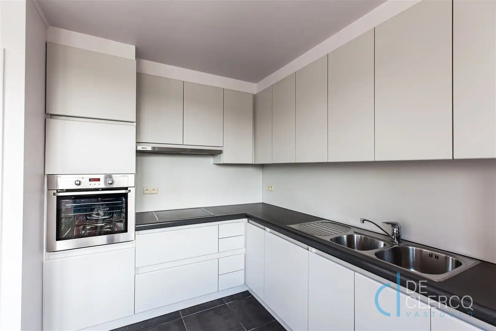 Prachtig ruim appartement te huur in hartje Lochristi! foto 5