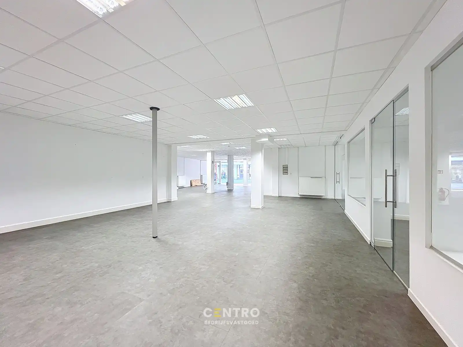 Unieke kantoor- en winkelruimten van ± 450m² te Roeselare - dicht bij de Grote Markt aan héél AANTREKKELIJKE prijs! foto 8