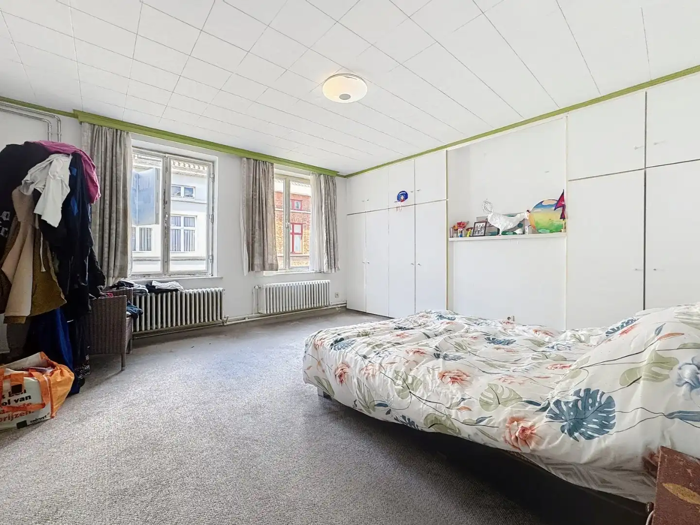 Ruime rijwoning met 4 slaapkamers in het historische Brugge foto 8