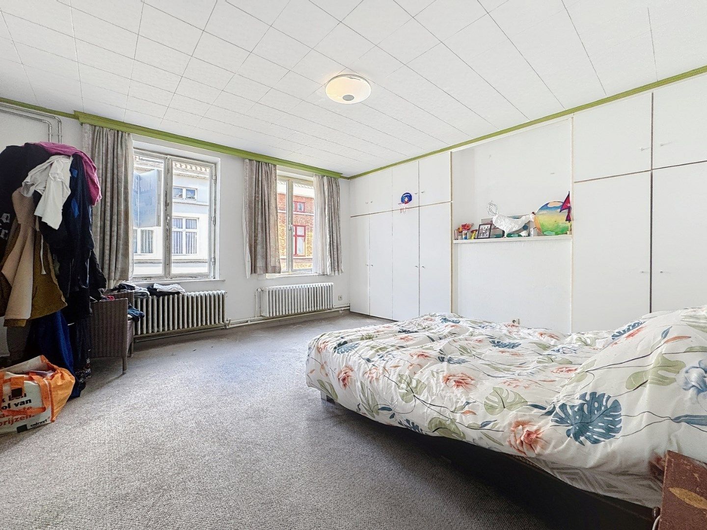 Ruime standaard rijwoning met 4 slaapkamers in het historische Brugge foto 8