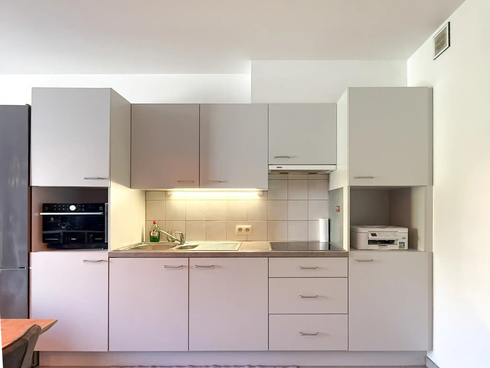 Mooi éénslaapkamer appartement nabij het centrum met terras en autostaanplaats foto 3