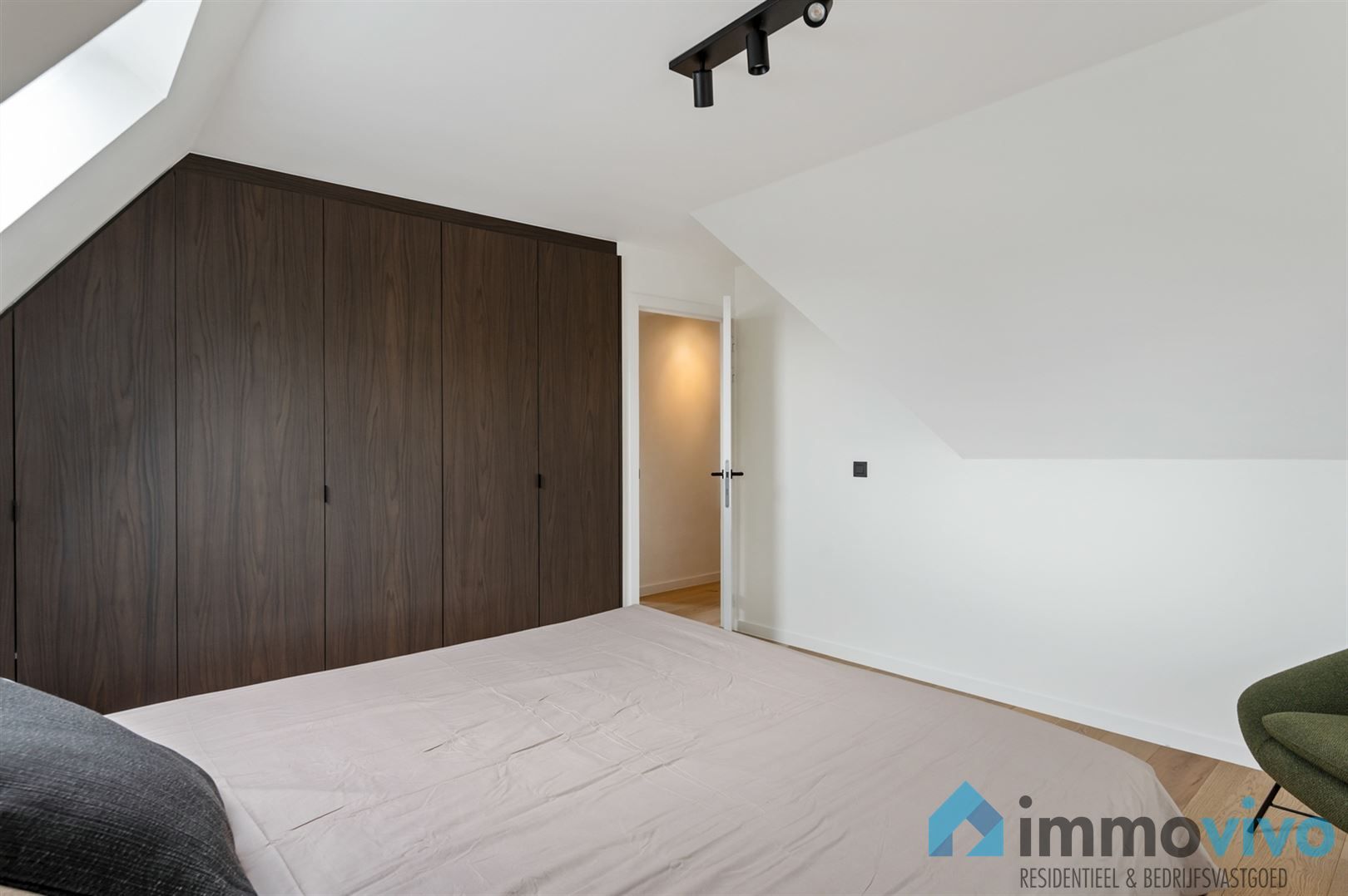 Hoogwaardig gerenoveerde villa met poolhouse en zwembad foto 16