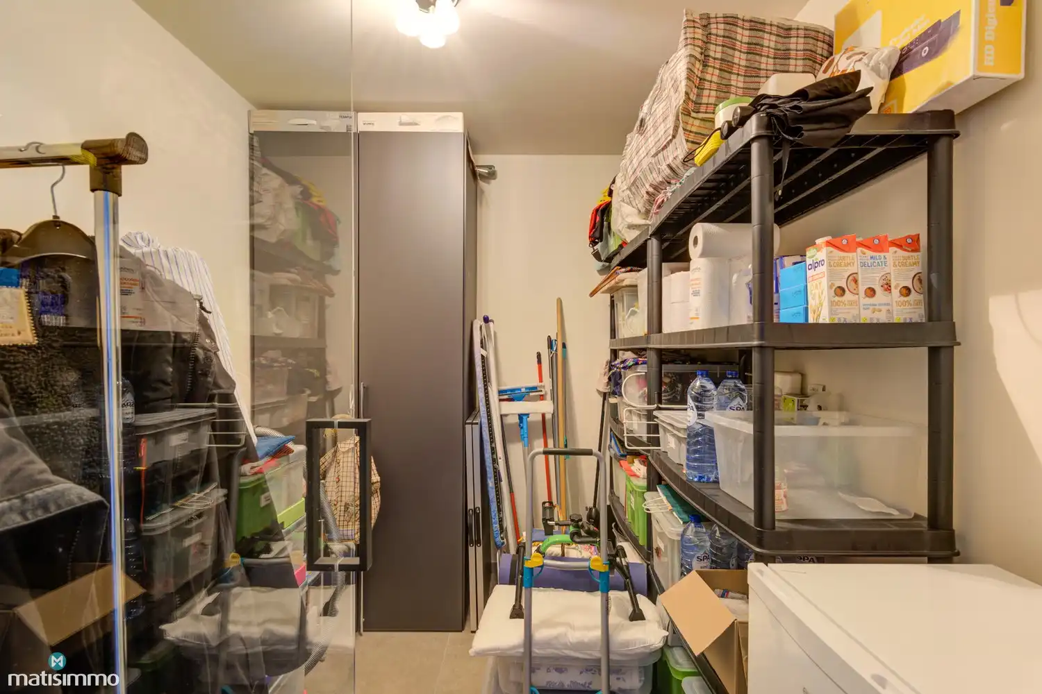 INSTAPKLAAR GELIJKVLOERS APPARTEMENT MET TUIN EN AUTOSTAANPLAATS NABIJ HET STADSCENTRUM VAN BILZEN foto 11