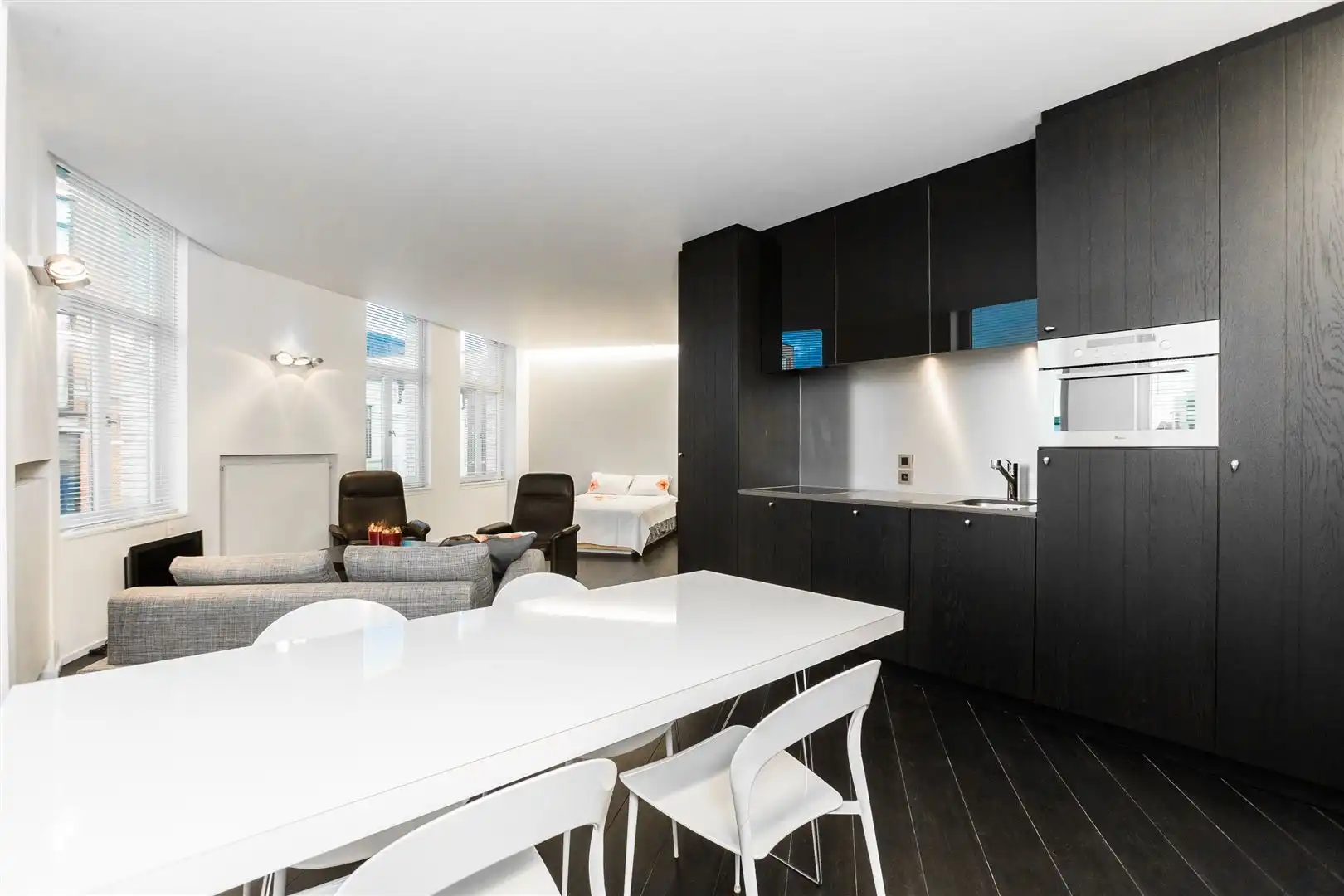 Gemeubelde luxestudio aan de Bolivarplaats foto 5