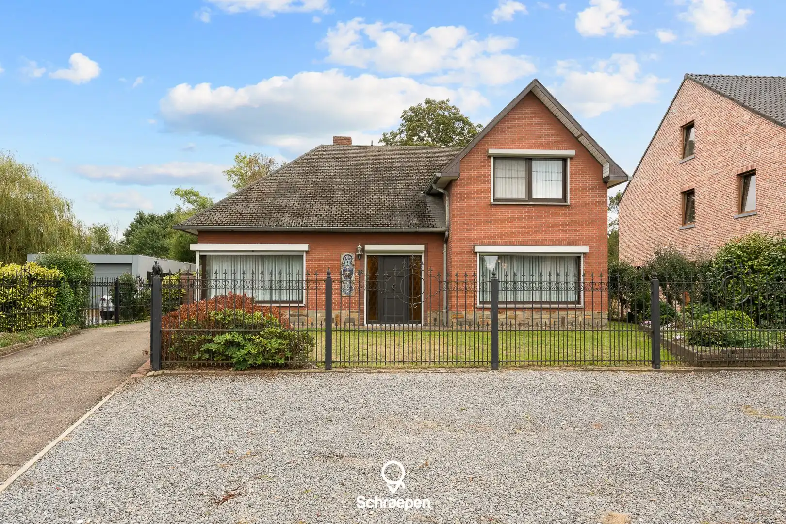 Rustig gelegen woning met 4 slpks op zuidelijk perceel van circa 23 are nabij Bokrijk! foto 4