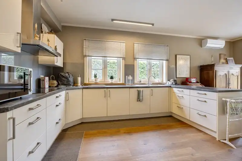 Luxueuze, halfopen bebouwing met 3 slaapkamers, inpandige garage en een prachtige tuin foto 16