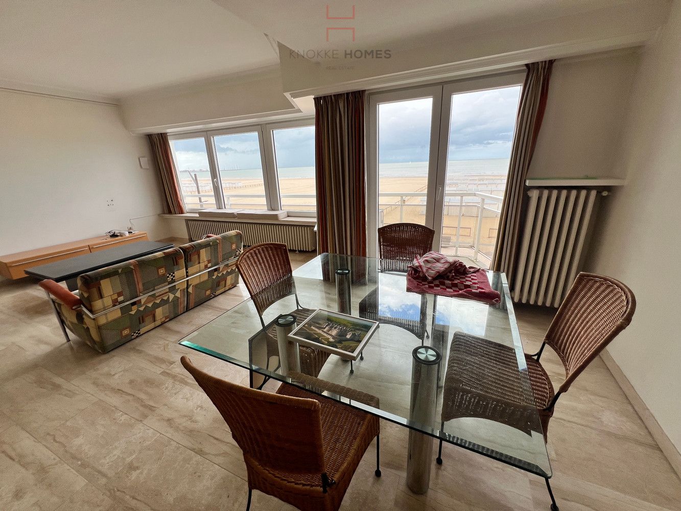 Bijzonder ruim instapklaar appartement op de zeedijk aan het Albertstrand foto 8