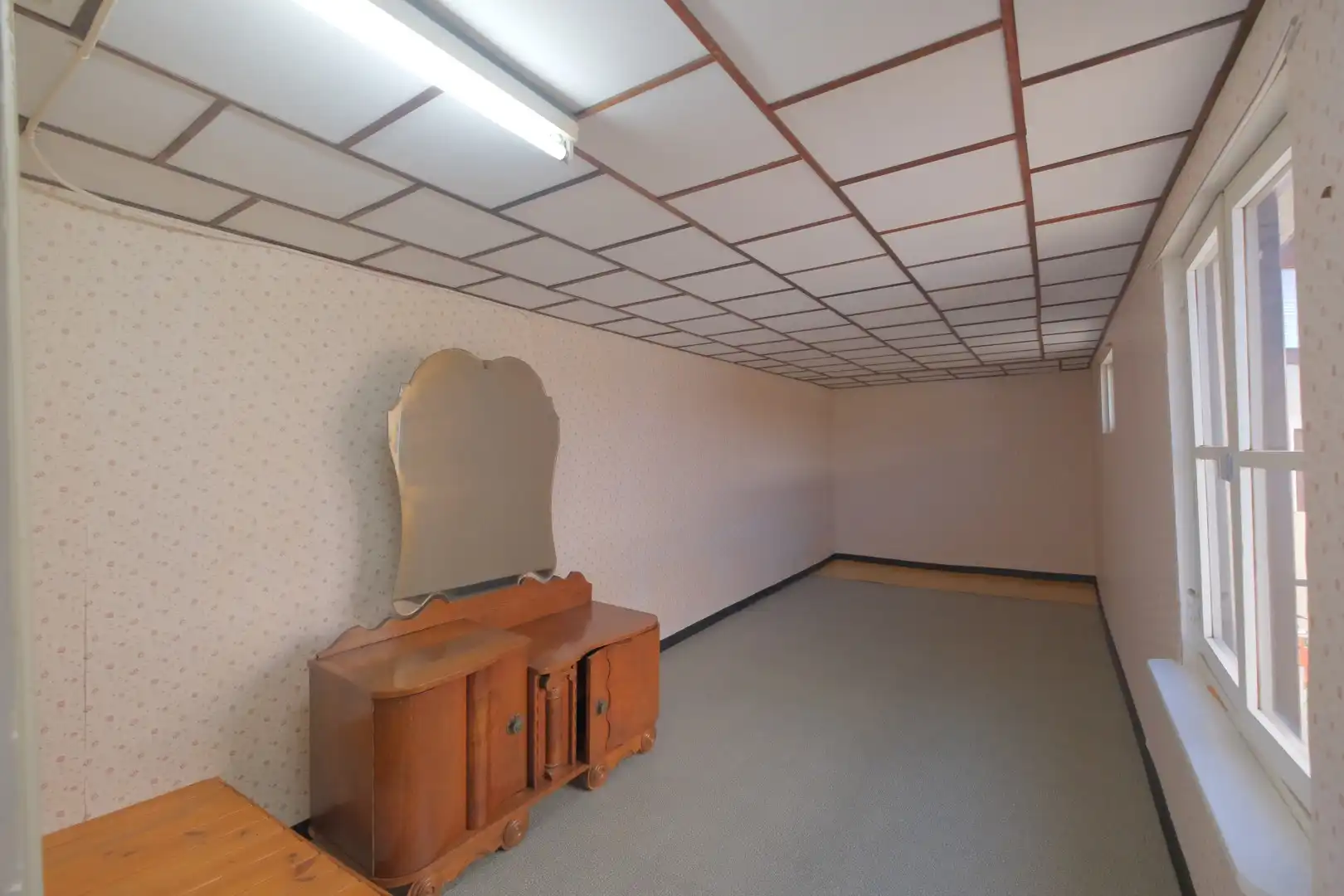 Kortemark - Rustig gelegen woning met 2 loodsen! foto 15