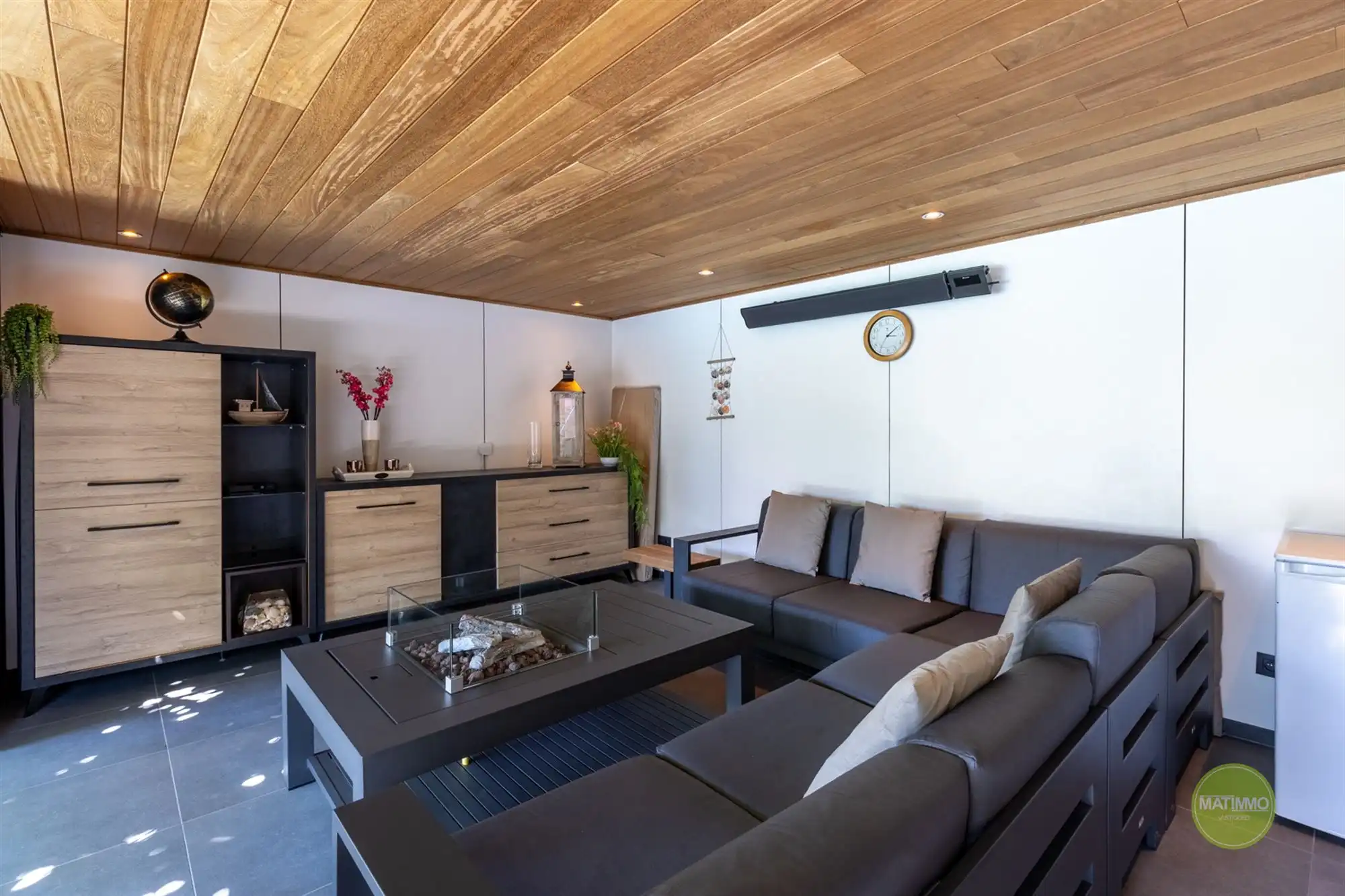 Instapklare gezinswoning met magazijn, zwembad en poolhouse  foto 28