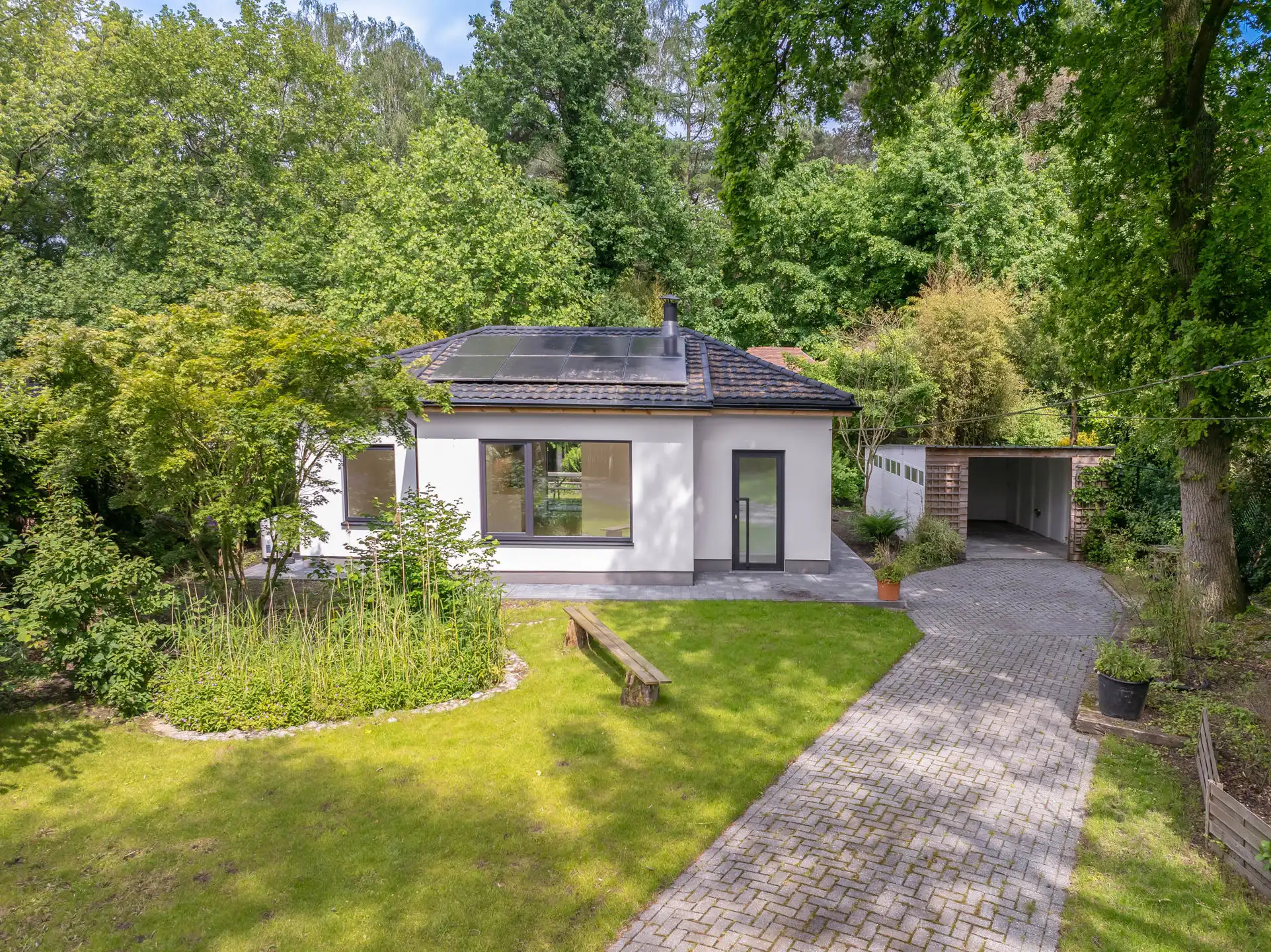 Gerenoveerde laagbouw Woning (EPC A) met Exotische Tuin  foto {{pictureIndex}}