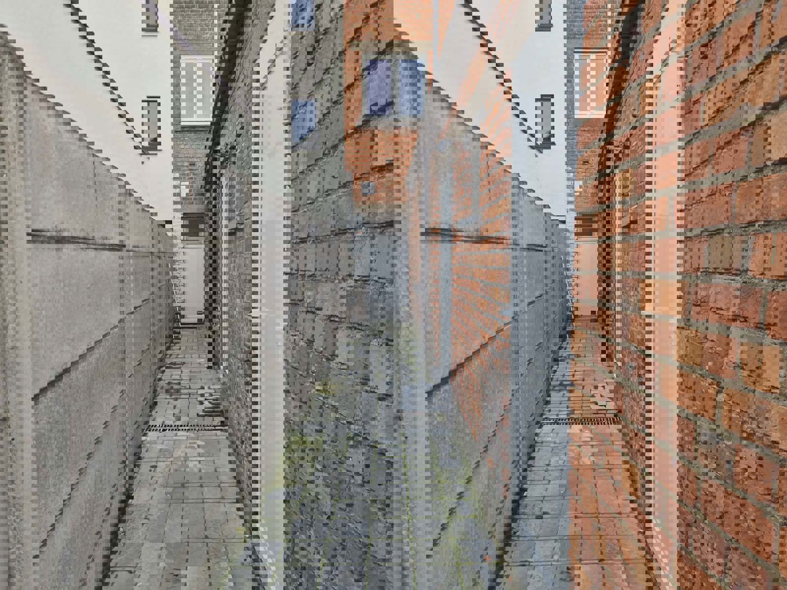 Halfopen bebouwing met 2 slaapkamers en tuin nabij centrum  foto 11