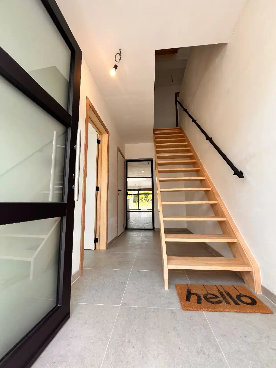Instapklare woning te Kuurne met 3 slaapkamers, zijweg, oprit en zoveel meer! foto 5