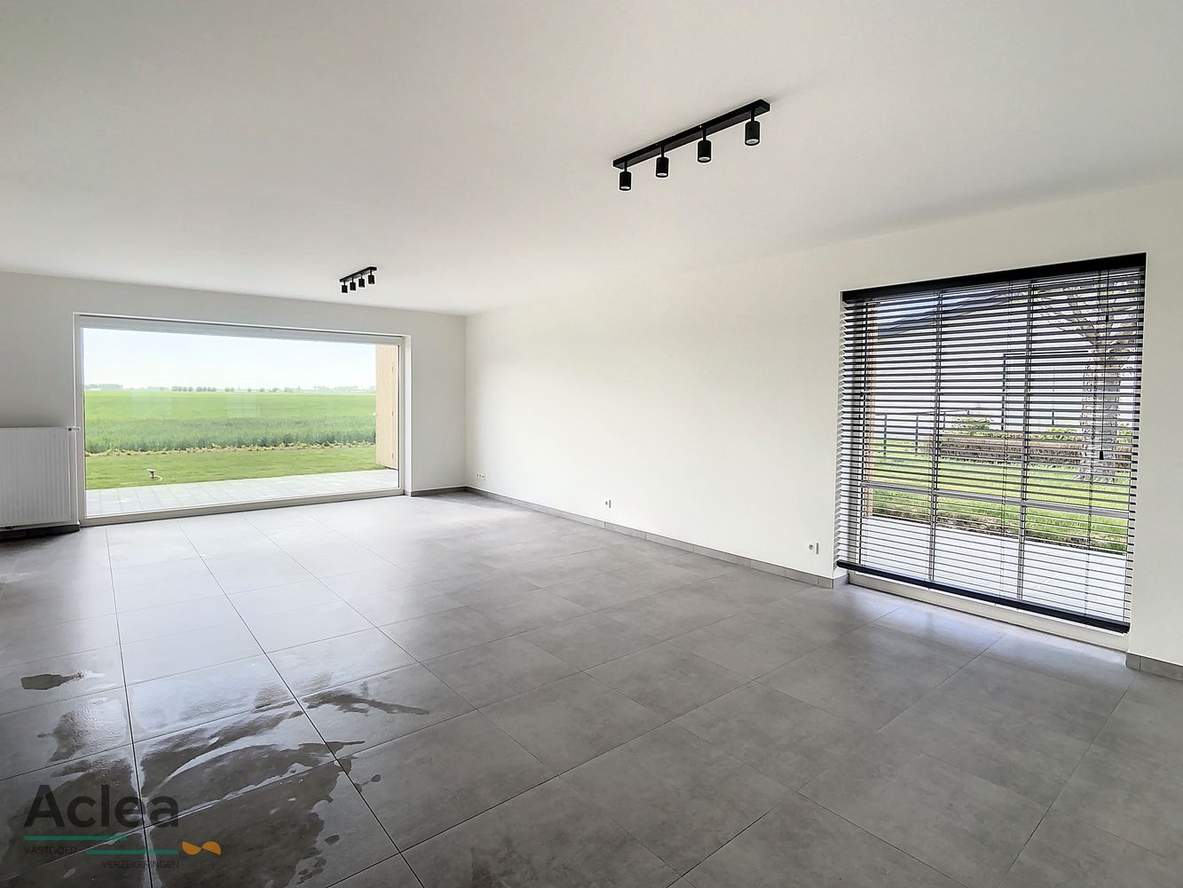 Prachtige recente koppelwoning met 5 slpks foto 9