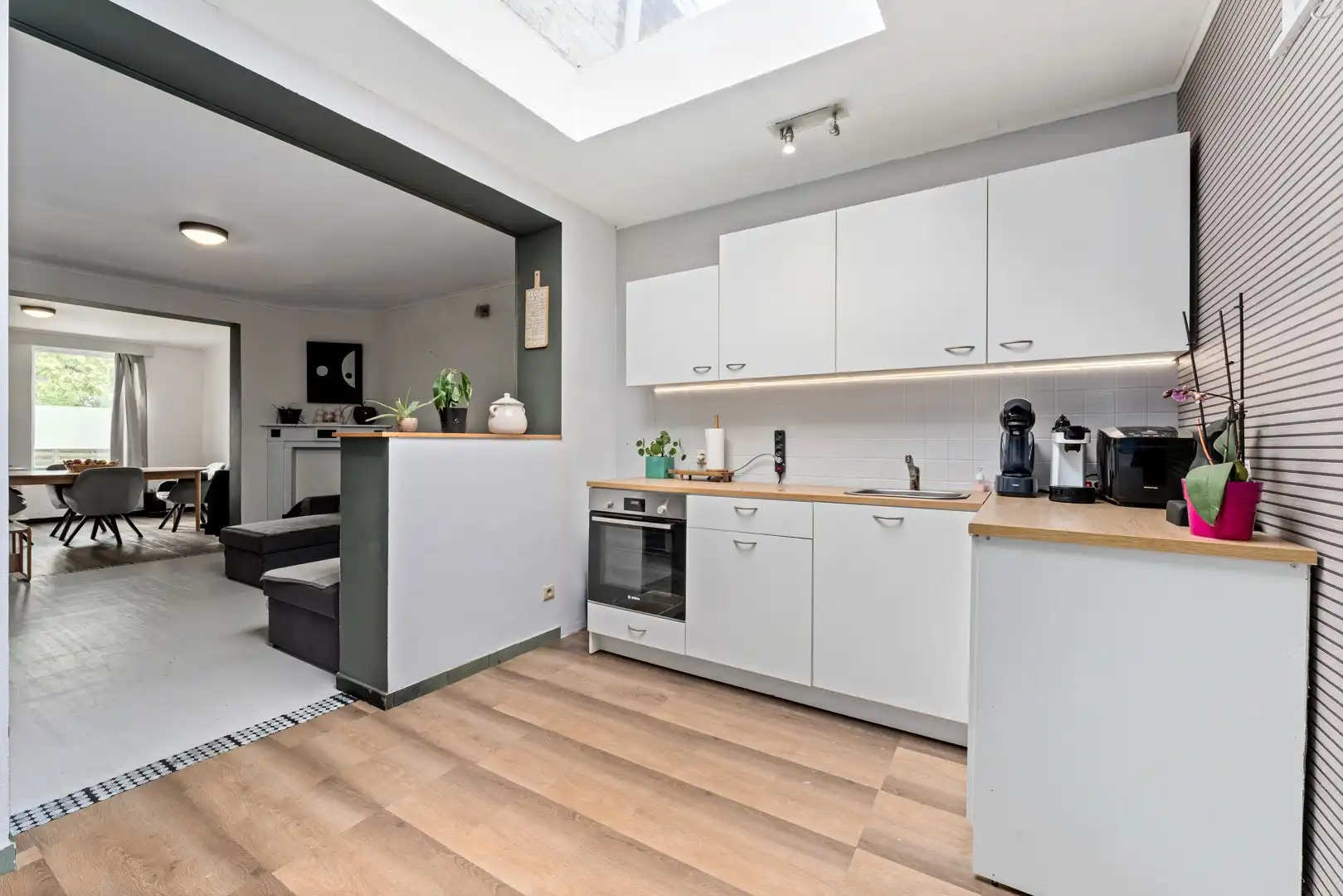 Charmante gerenoveerde woning met tuin, zonder renovatieverplichting en asbestveilig! foto 8