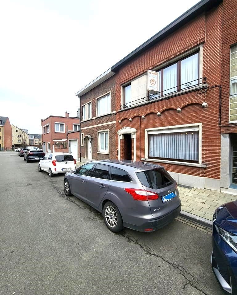 Hoofdfoto van de publicatie: In een brede zijstraat van de Hendrik I -Lei...