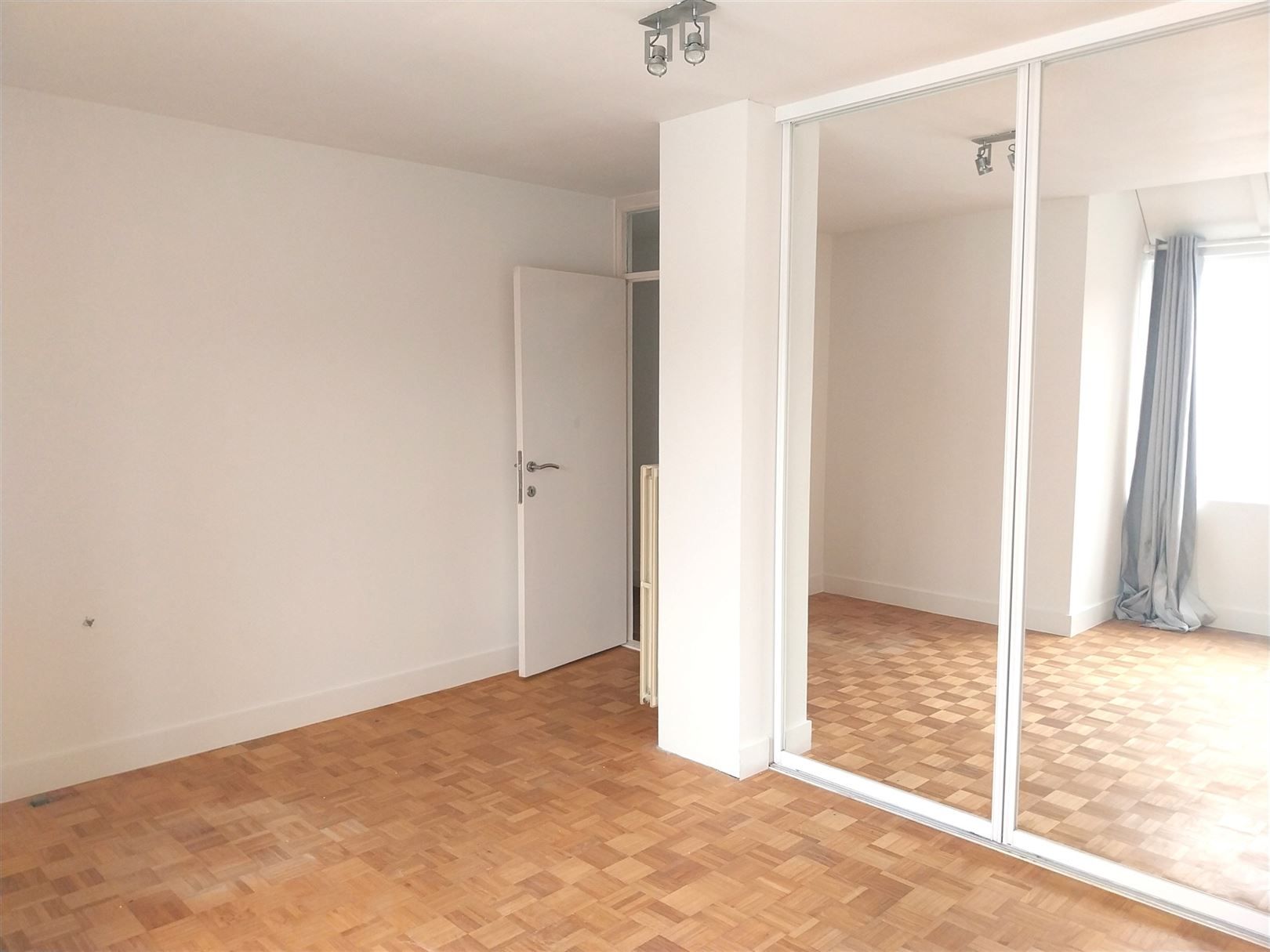 TE HUUR: Ruim appartement met 3 slaapkamers te Genk! foto 23