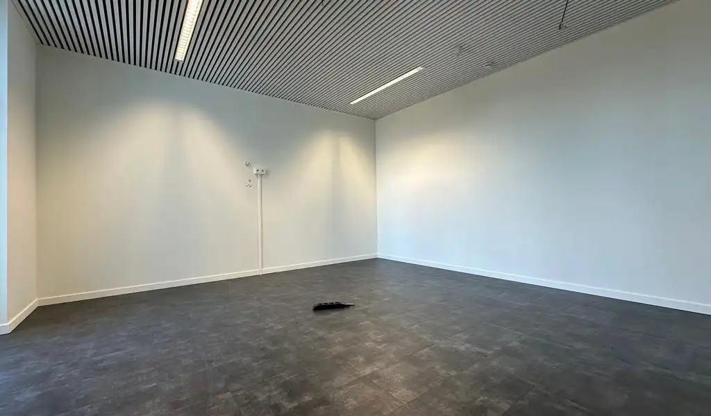 Instapklare kantoorruimte te huur langs E40 in Aalst foto 10
