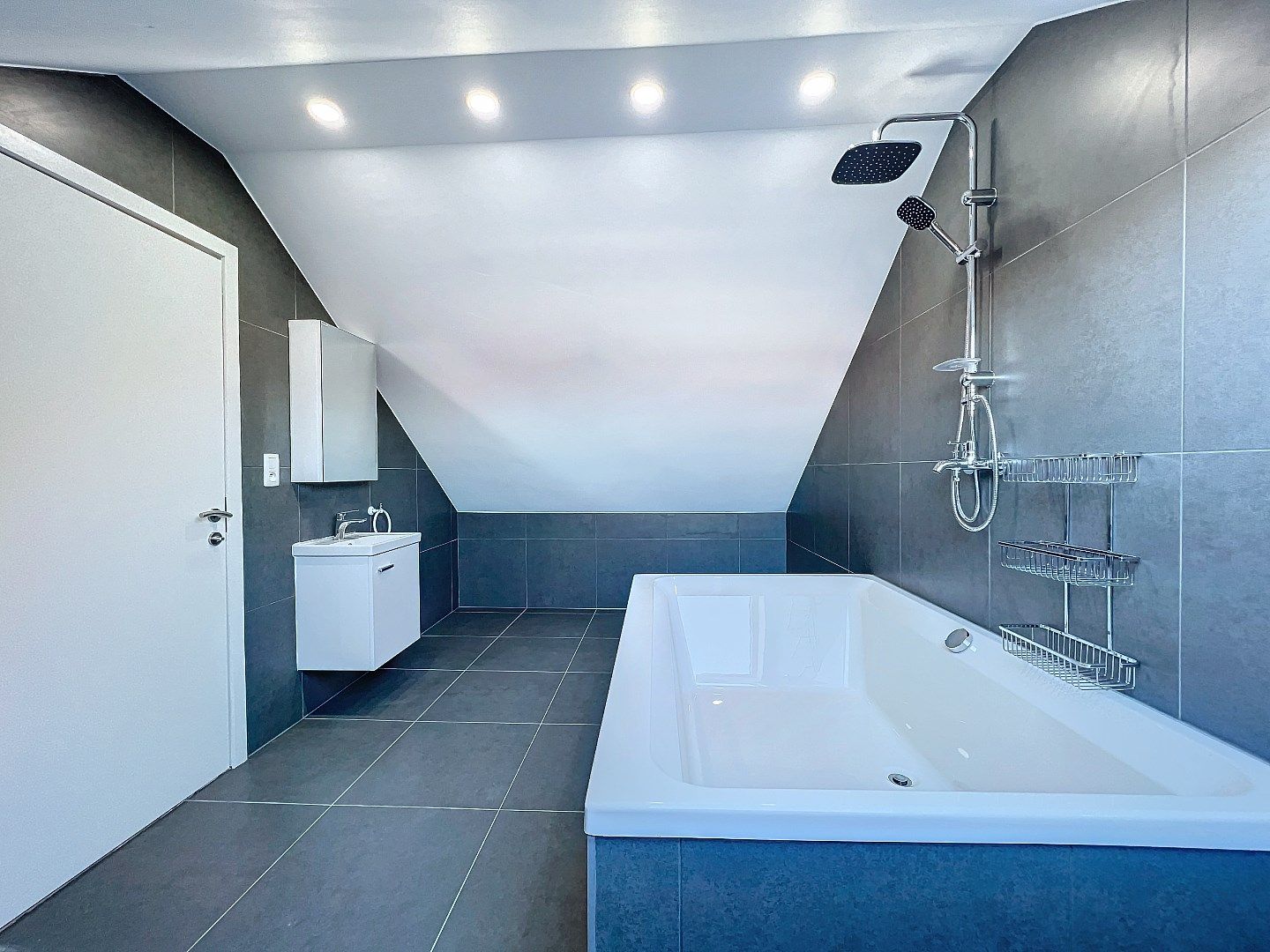 Gerenoveerde duplex appartement te Nieuwpoort stad! foto 11