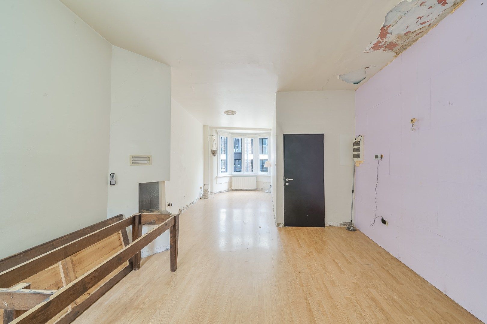 Te renoveren stadswoning met 5 slaapkamers, 3 badkamers en koer in hartje Oostende foto 3