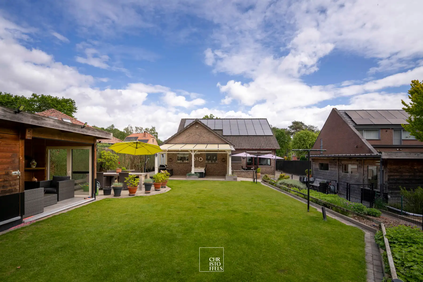 Ruime gezinswoning met tuin op een perceel van 876 m2 foto 3
