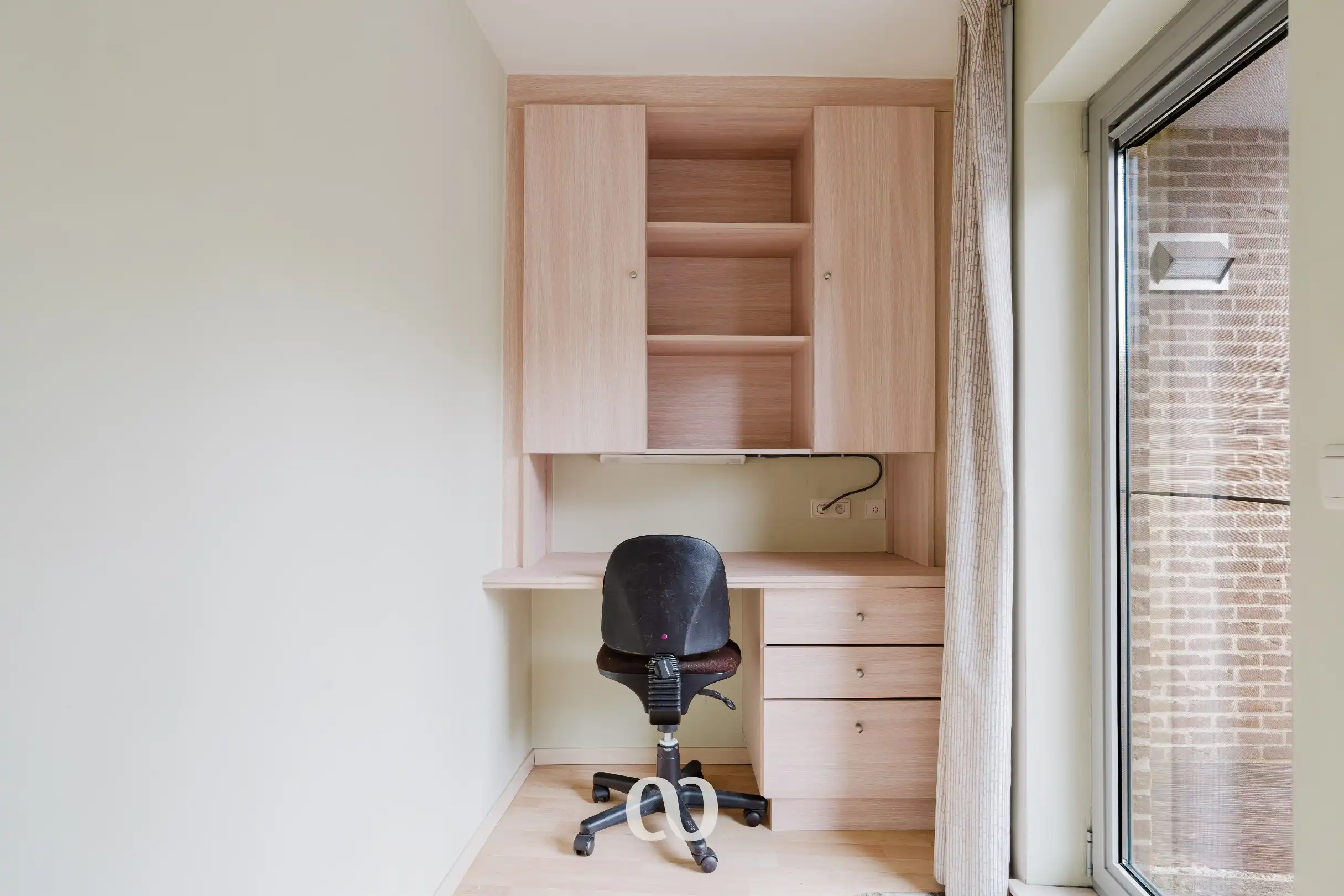 Instapklaar gelijkvloers appartement met private ingang en directe toegang tot de garage foto 15